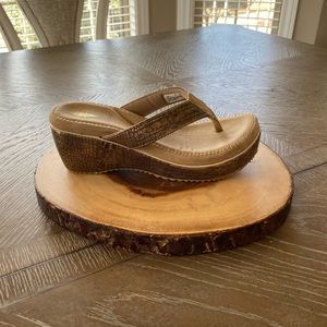 Volatile brand wedge flip flops